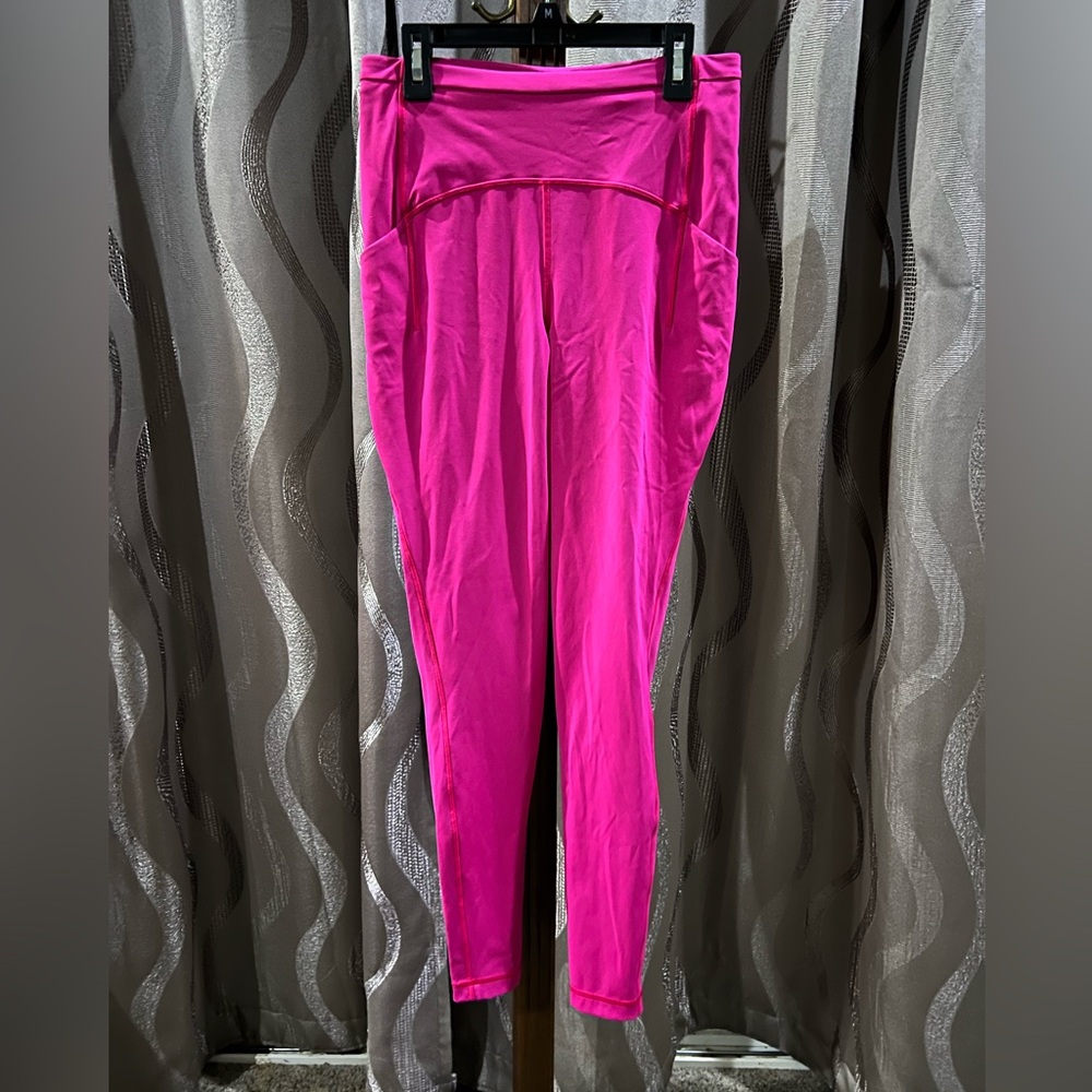 Lululemon Swift Speed High-Rise Tight 28"
Sonic Pink-Size 6